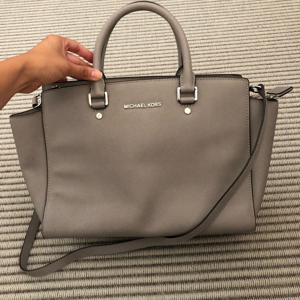 MICHAEL KORS STRUCTURED PURSE